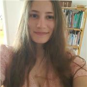 Jeune et appliquée, je souhaiterais pouvoir vous aidez à parvenir à vos objectifs linguistiques, et à savoir pratiquer celle- ci dans votre quotidien.